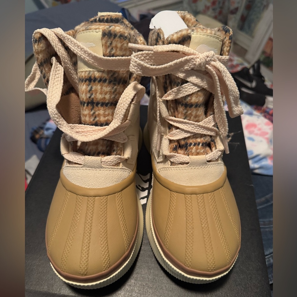 Sorel Tan and Cream plaid Waterproof Boots NIB sz 6.5 women’s